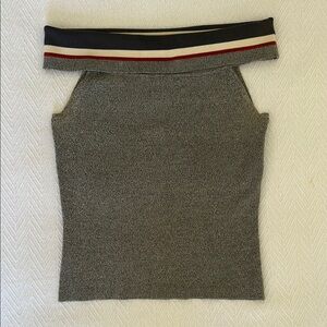 Essendi Chic Off-Shoulder Gray Top